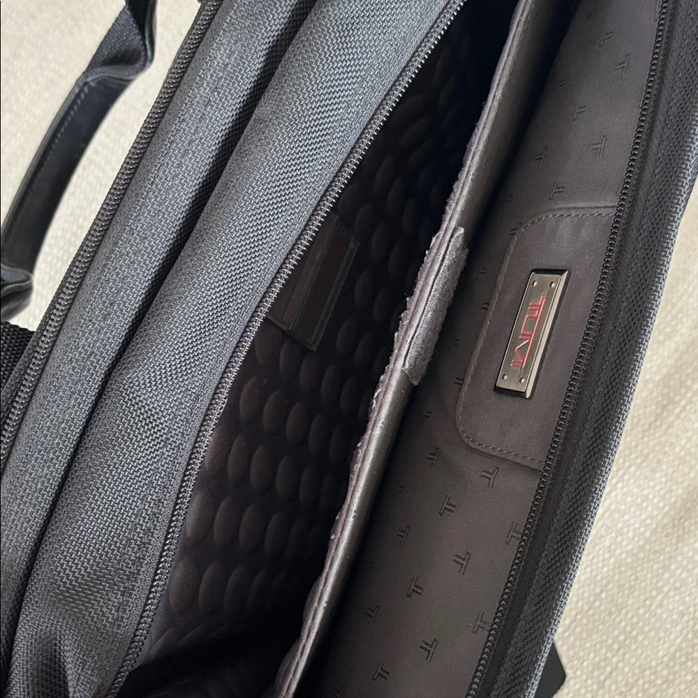 Tumi Black Computer Laptop Briefcase Bag in 100% Ballistic Nylon
